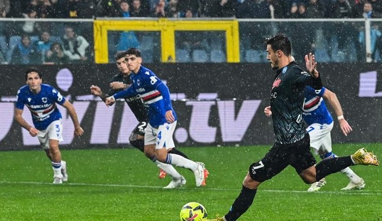نابولي يفوز على سامبدوريا 2-0 ويواصل تصدر الدوري الإيطالي