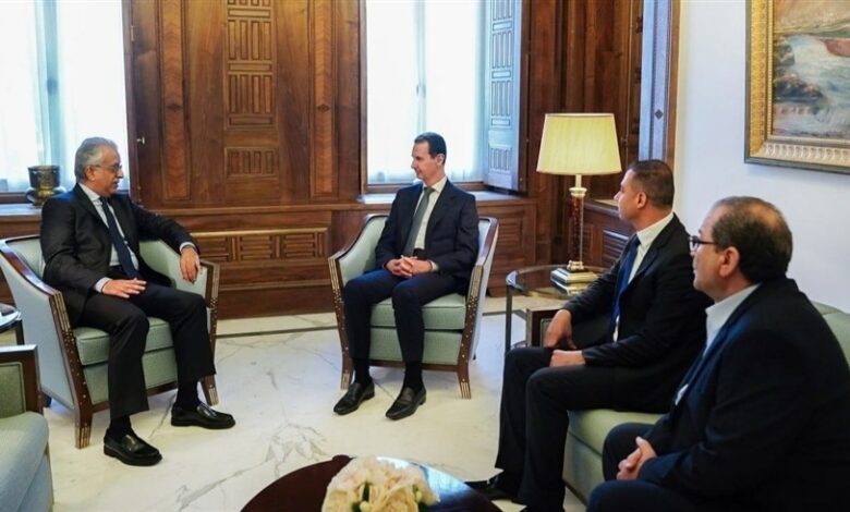 رئيس الاتحاد الأسيوي يناقش النهوض بالكرة السورية مع بشار الأسد