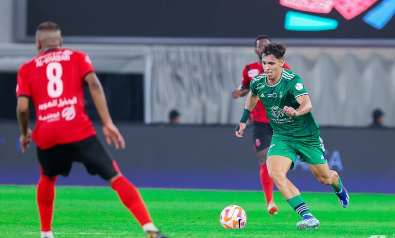 الأهلي يتعافى من الخسارة أمام الهلال بالفوز على الرياض 3-0