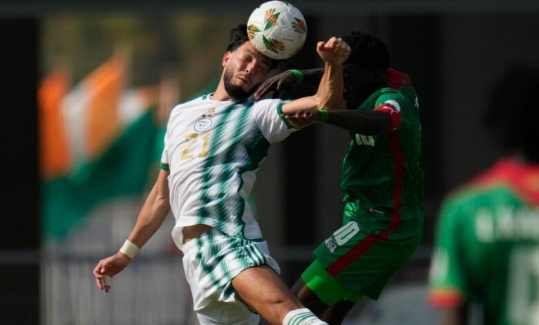 الجزائر تنجو من السقوط وتتعادل مع بوركينا فاسو 2-2 في الوقت القاتل