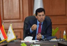 وزير الرياضة المصري يكشف تفاصيل أزمة حسام حسن ومحمد صلاح