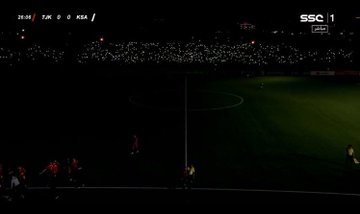 توقف مباراة السعودية وطاجيكستان بسبب انقطاع الكهرباء