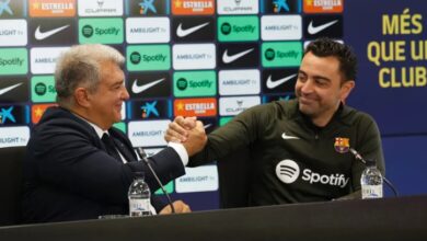 تشافي: ثقة رئيس النادي ودعم اللاعبين سبب بقائي في برشلونة